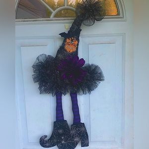Witch hat with legs wreath